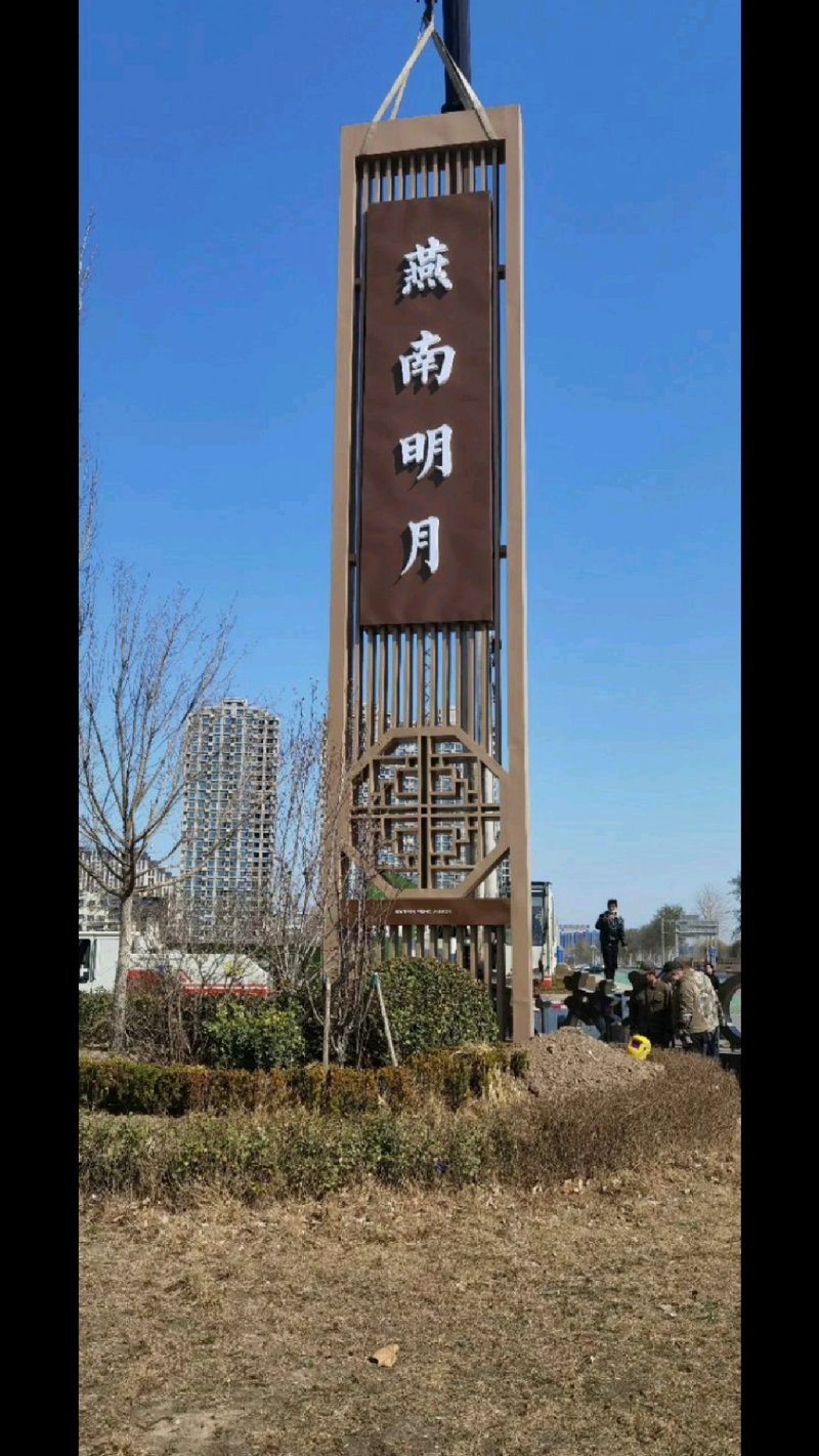 在选择广告标识公司的过程中，如何辨别优质服务商？今天我们就来一起探讨一下。